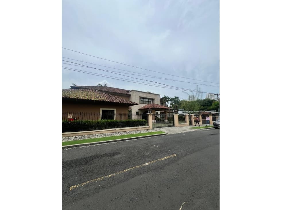 VENTA MANSIÓN EN ALTOS DEL GOLF — foto 2