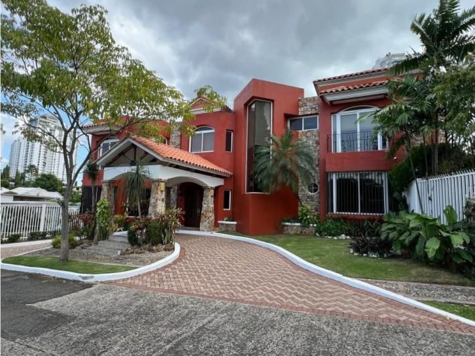 VENTA CASA 2 PISOS EN LOMA ALEGRE ALTOS DEL GOLF — foto 1