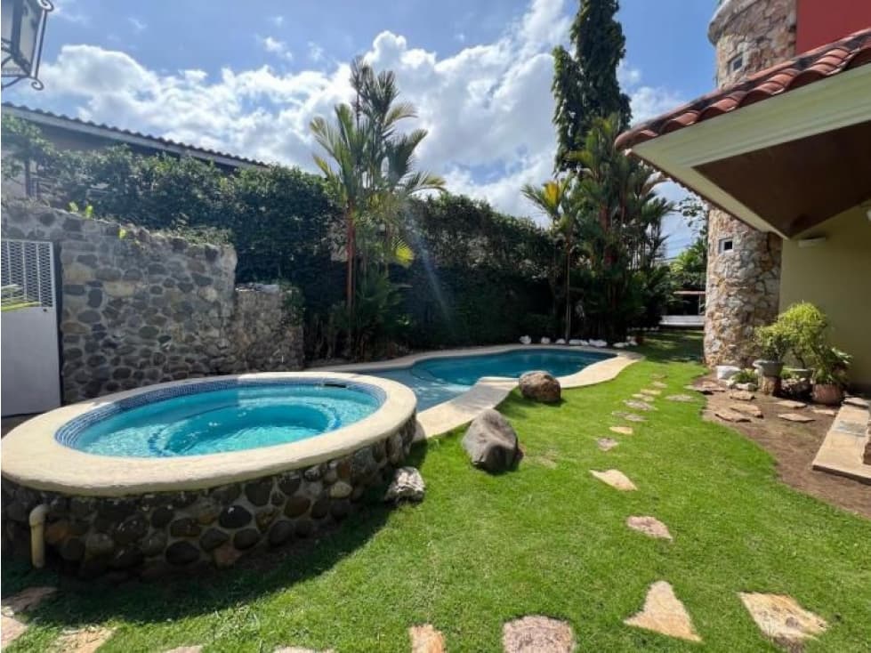 VENTA CASA 2 PISOS EN LOMA ALEGRE ALTOS DEL GOLF — foto 3