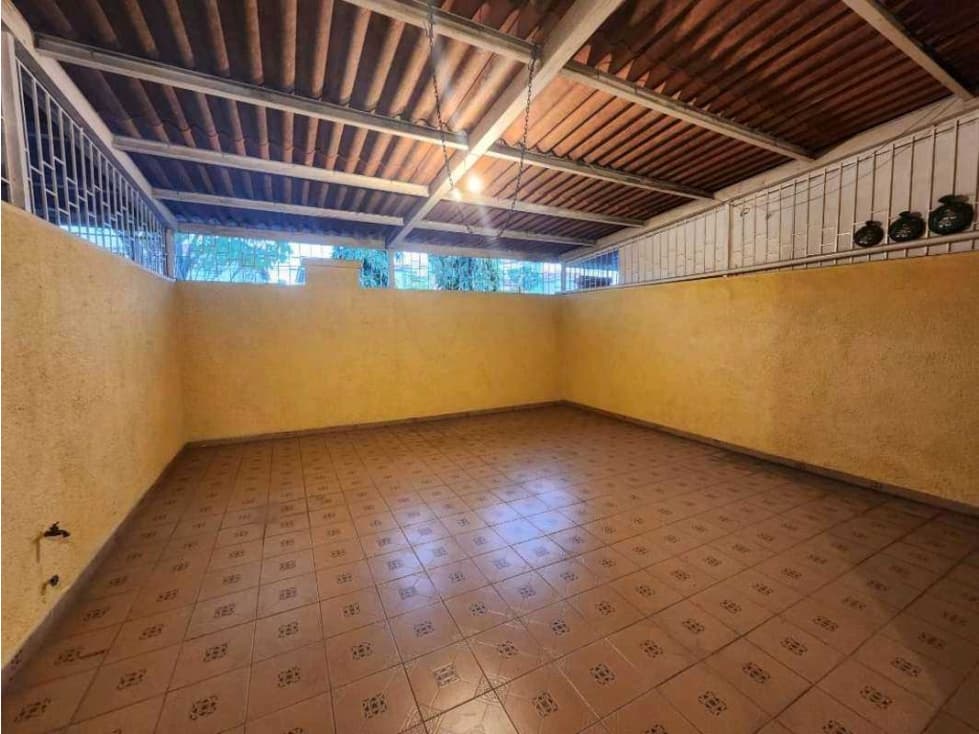 ALQUILO HERMOSA Y AMPLIA CASA EN LAS ACACIAS CANTABRIA CERCA DEL METRO — foto 3