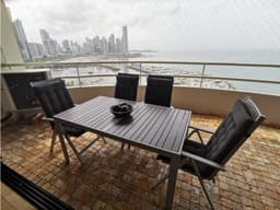 Venta de Apartamento en Ensenada/ Avenida Balboa