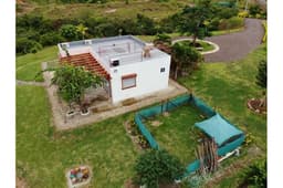 Granja de pasatiempos, con río y huerto, más 5 hectáreas de tierra, mo