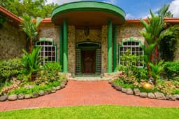 STUNNING EUROPEAN HOME IN ALTOS DEL MARIA