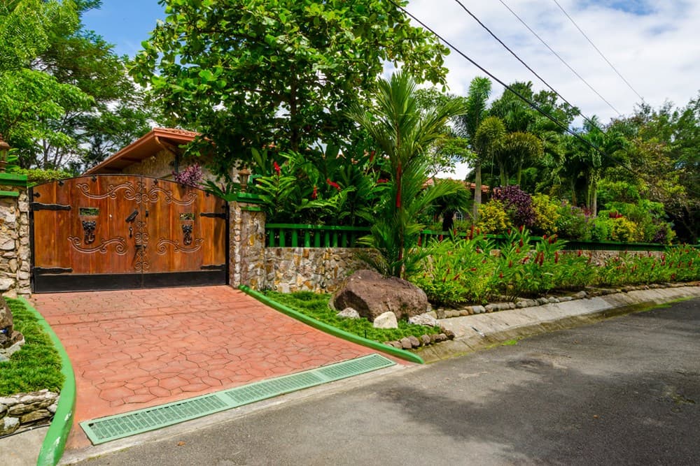 STUNNING EUROPEAN HOME IN ALTOS DEL MARIA — foto 3