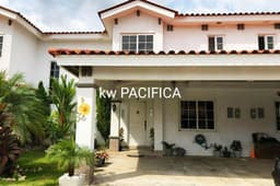 Oportunidad de Mercado, Casa de 2 niveles - Quintas de Versalles