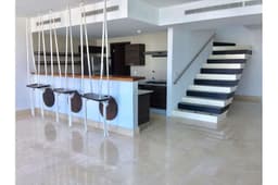 ALQUILO Apartamento DUPLEX, 205 m2, con vista panorámica al mar, Punt