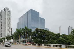 Amplio Local de 188 mts2, sobre vía Centenario Costa del Este. Ideal p