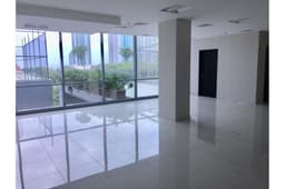 BOULEVARD DEL  ESTE - Oficina en alquiler de 121 mts2 con terraza