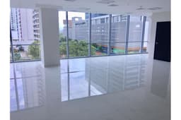 Boulevard del Este - Alquilo Oficina de 180 mts2, lista para ocupar!