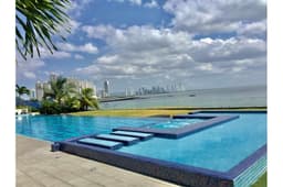 APARTAMENTO Duplex de 205 m2, con vista panorámica al mar