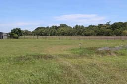 96 METERS OF RUNWAY FRONTAGE AT THE CHAME AIRPORT!!