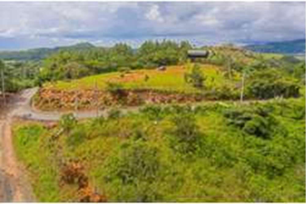 Mountain Land with Panoramic Views  Mountains and Valleys are the View — foto 3