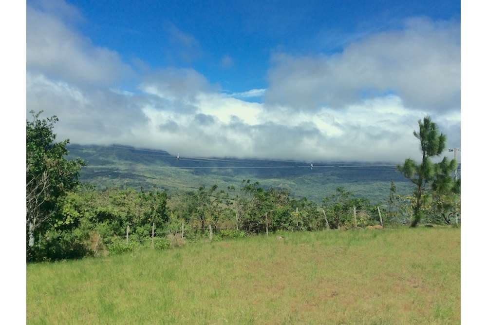 Mountain Land with Panoramic Views  Mountains and Valleys are the View — foto 5