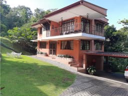 Se  alquila casa en Las Cumbres I.D. MH