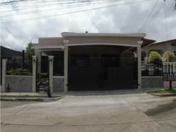 CASA EN VENTA EN BRISAS DEL GOLF RQM 21-10833