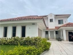 Casa Esquinera en Venta en SANTA MARIA FAIRWAY ESTATES JG2111950