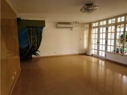 Alquiler de casa comercial en Betania Club x OLLU2060