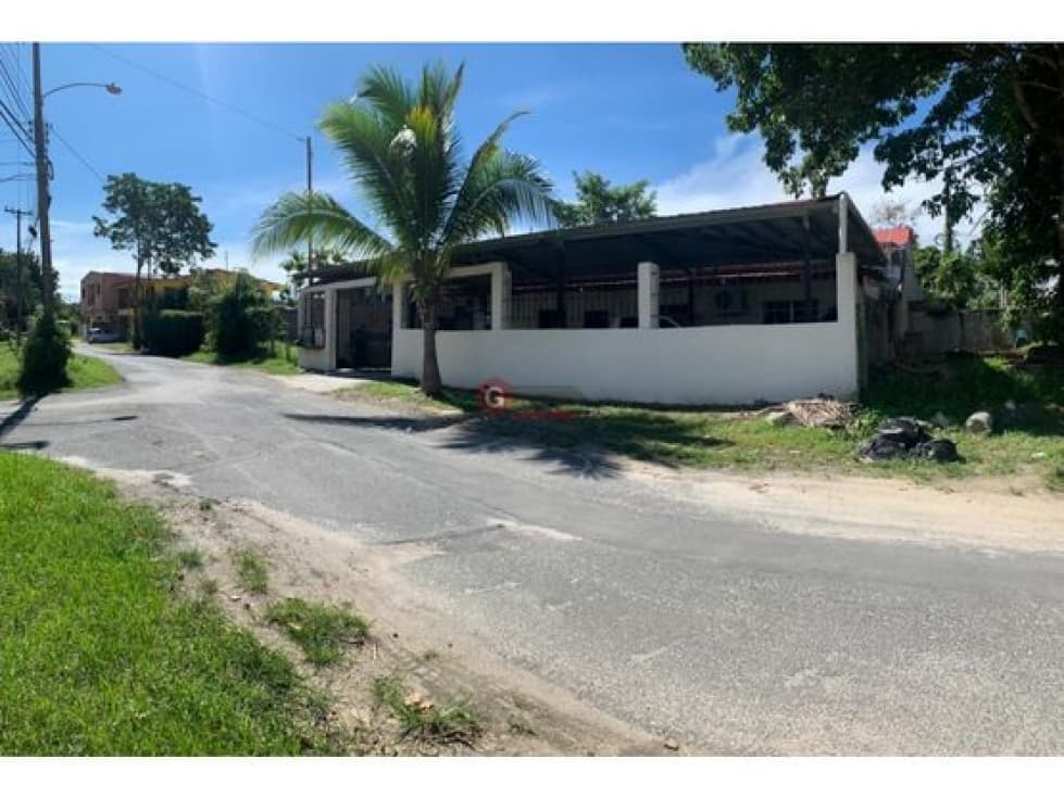 CASA COMERCIAL / SAN CARLOS / FRENTE AL PARQUE / 2 PISOS — foto 2