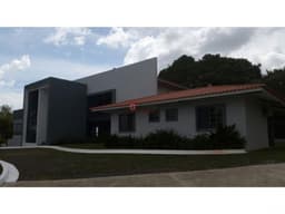CASA DE PLAYA CON PISCINA / BIJAO / RIO HATO / 5 RECAMARAS / 2,300 M2