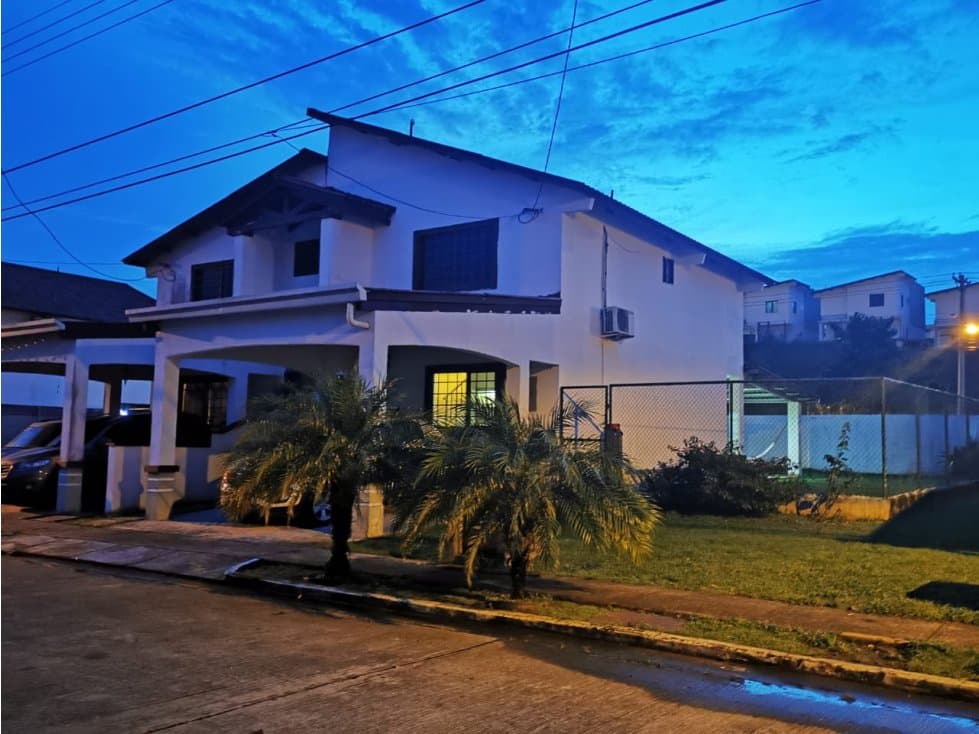 Se vende casa en Quintas del Lago 180K — foto 1