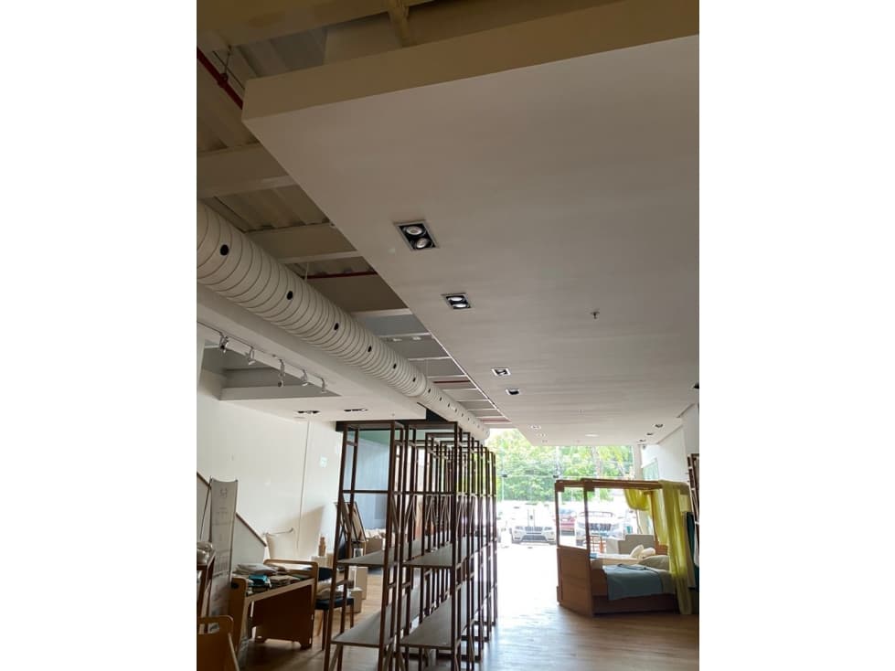 alquilo hermoso local en plaza en obarrio — foto 6