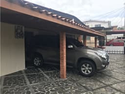 Vendo casa amplia en club X de Betania