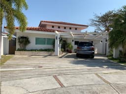 VENDO HERMOSA CASA DE PLAYA EN URB VISTA MAR SAN CARLOS