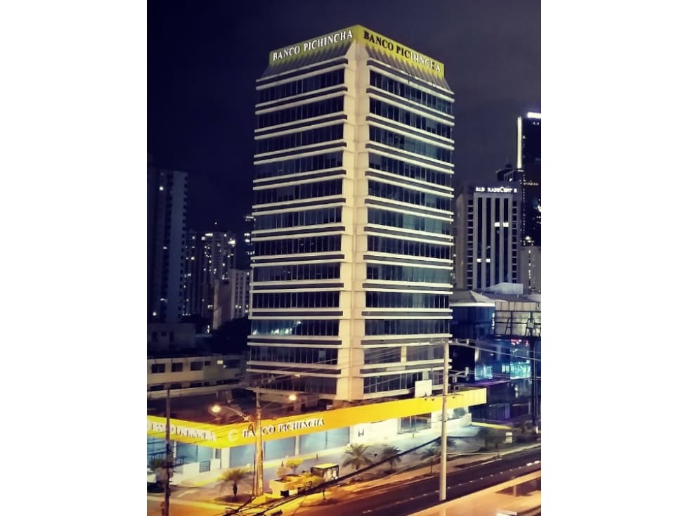 OFICINA SEMIAMOBLADA EN PH LUMINE, CALLE 50 — foto 1