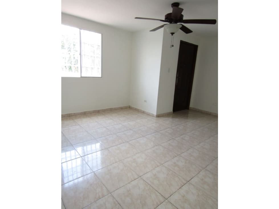 SE ALQUILA CASA DE DOS NIVELES 3 REC EN JUAN DIAZ — foto 4