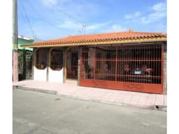 SE VENDE CASA CON LÍNEA BLANCA 3 REC EN VILLA LUCRE