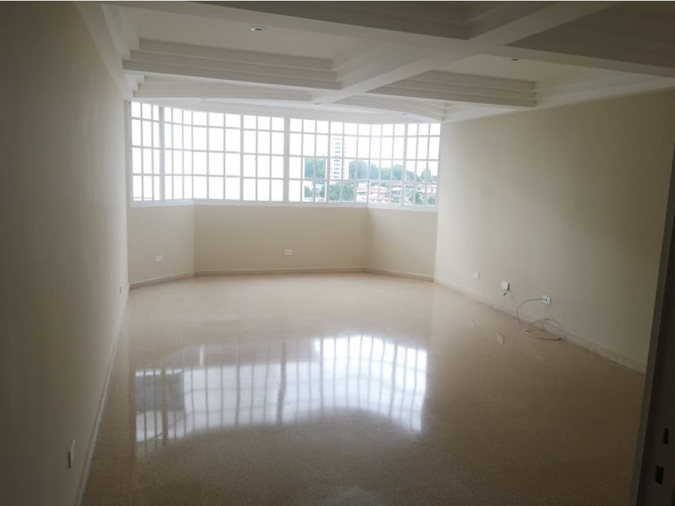 SE ALQUILA APARTAMENTO VACÍO 2 REC EN CALLE 50 — foto 1