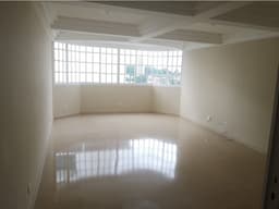 SE ALQUILA APARTAMENTO VACÍO 2 REC EN CALLE 50