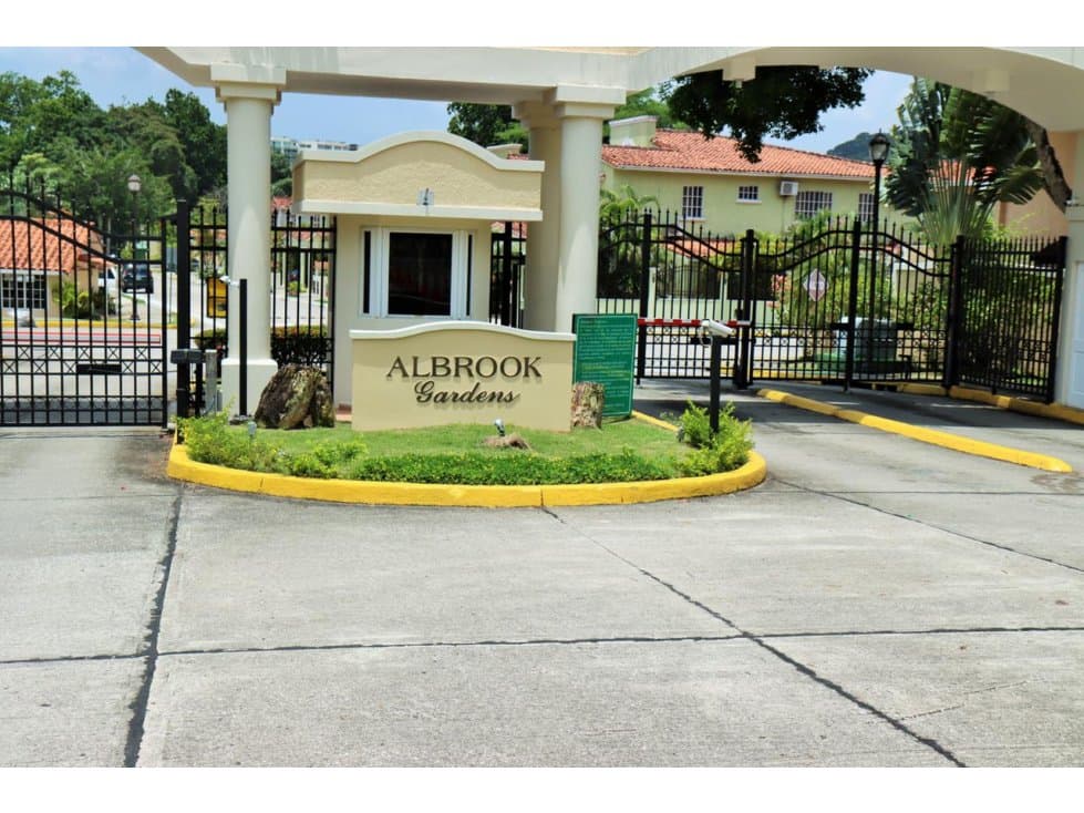 ALQUILER DE CASA EN ALBROOK VACIA — foto 1