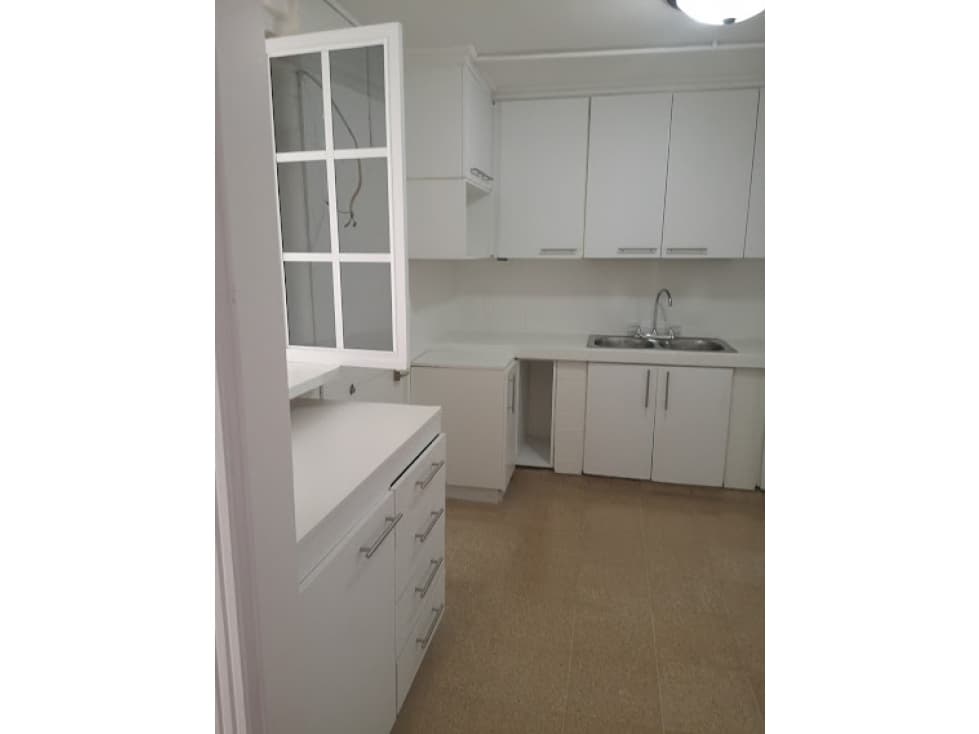 SE ALQUILA APARTAMENTO VACÍO 2 REC EN CALLE 50 — foto 4