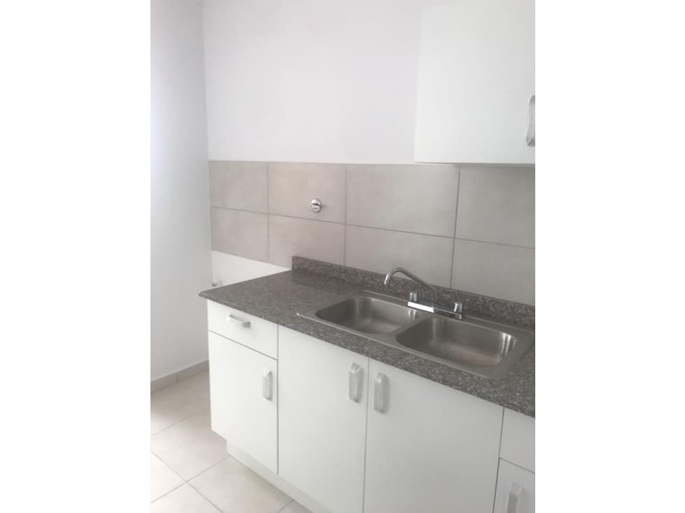 SE ALQUIILA APARTAMENTO 2 REC VACIO EN EL CRISOL — foto 2