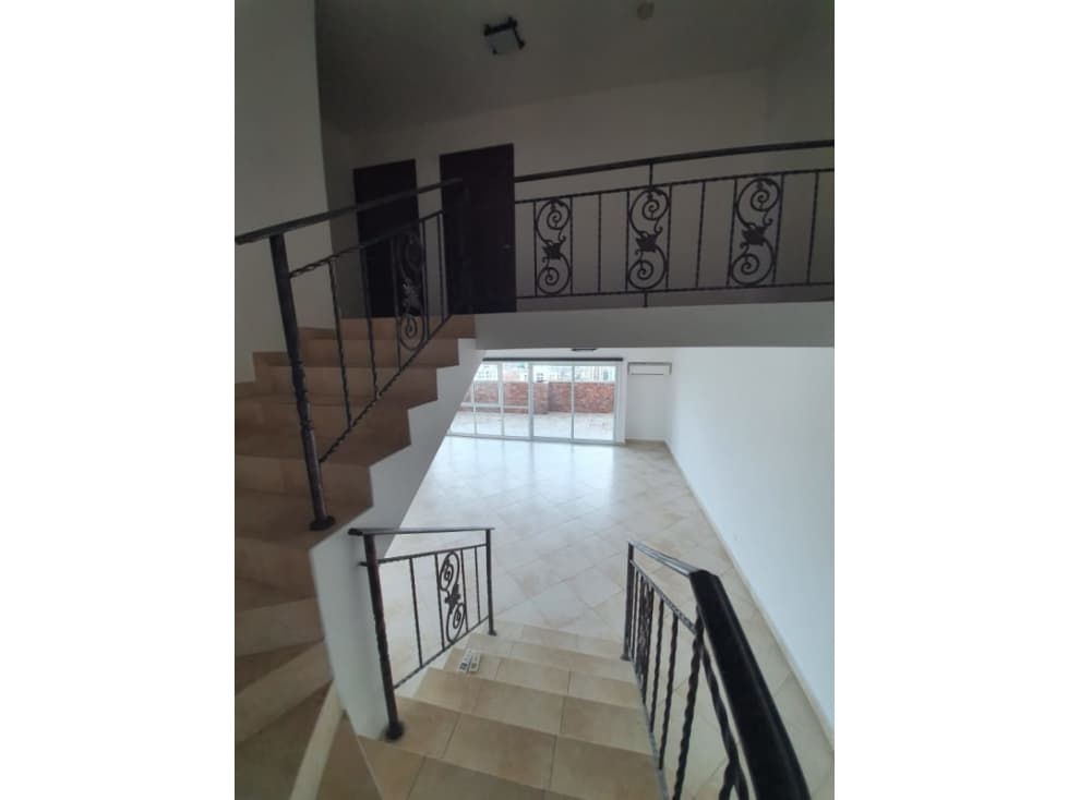 SE ALQUILA PENTHOUSE 203MTS EN EL CANGREJO — foto 4