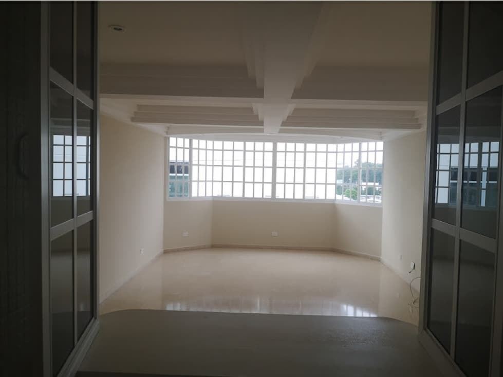 SE ALQUILA APARTAMENTO VACÍO 2 REC EN CALLE 50 — foto 2