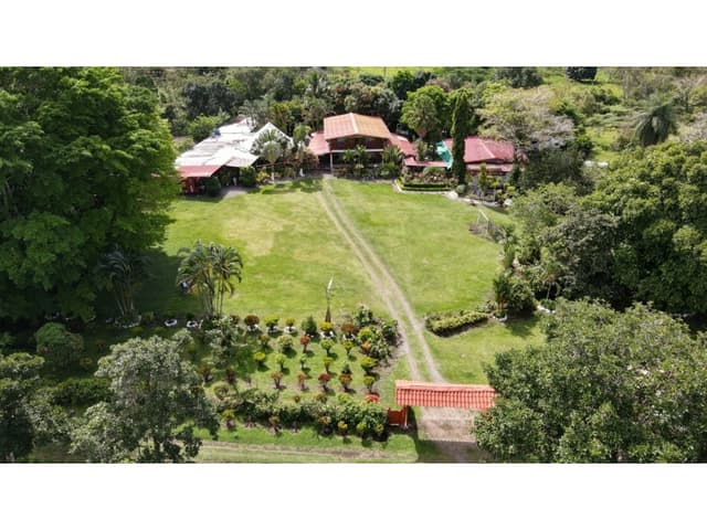 FINCA VILLA LUZ (CASA EN BOQUERON CHIRIQUI)