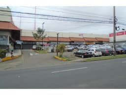 LOCAL COMERCIAL UBICADO EN 12 DE OCTUBRE