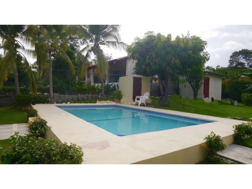 CASA EN CALLE VERANO-CORONADO — foto 1