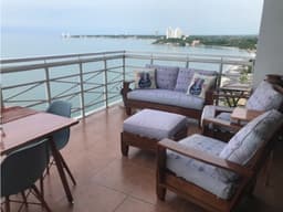 LUJOSO! PENTHOUSE FRENTE AL MAR UBICADO EN NUEVA GORGONA