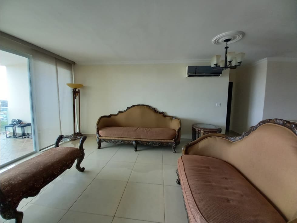 SE VENDE AMPLIO APARTAMENTO EN HATO PINTADO — foto 4