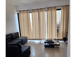 SE ALQUILA APARTAMENTO EN SAN CARLOS PH CASA REAL 145 M2 CON BALCON