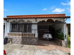 CASA EN VENTA EN CUMBRE NORTE CON PATIO Y GAZEBO (C.P)