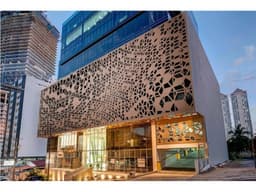 OFICINA 155 M2 TERMINADA Y DIVIDIDA CALLE 50 MANTENIMIENTO INCLUIDO